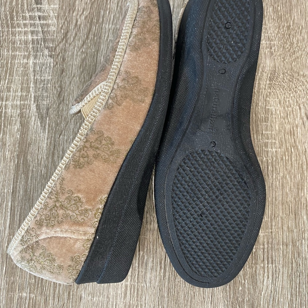 Naturalizer Velvety Loafers Size 6 - Picture 3 of 12